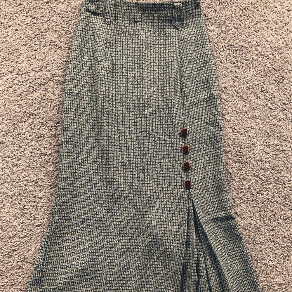 VTG FISHTAIL SKIRT Statement Buttons💥 12” W 33” L